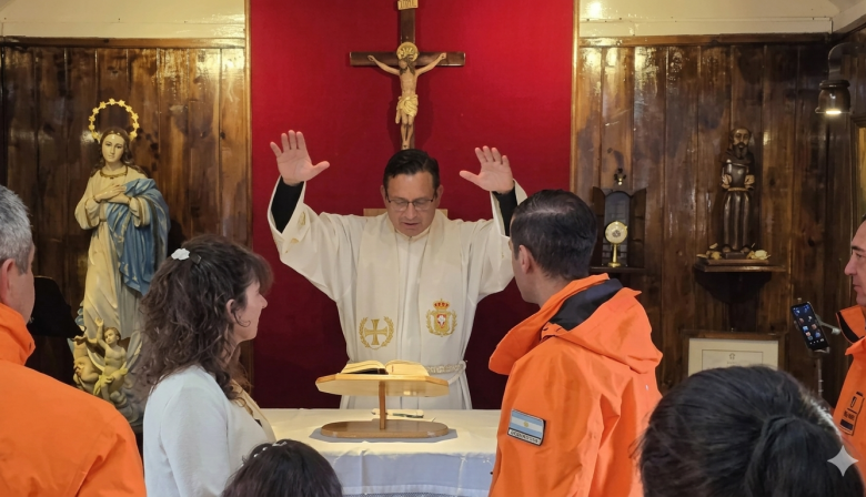 Amor y soberanía: Un nuevo casamiento religioso hace historia en la Base Esperanza