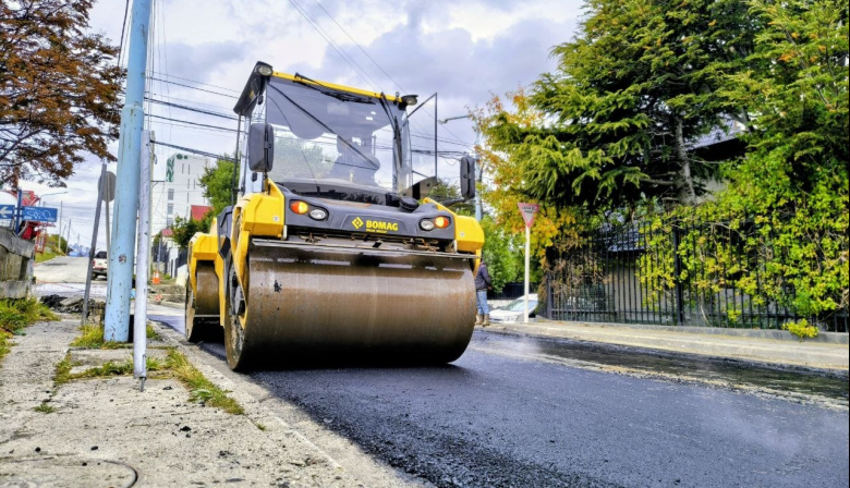 Avanzan los trabajos de repavimentación y obras viales en distintos sectores de la ciudad