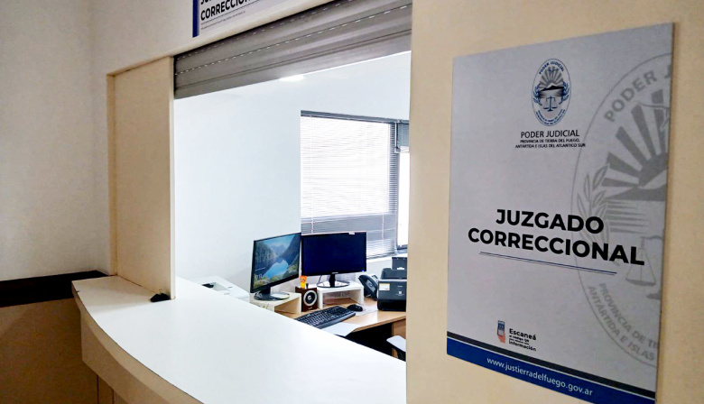 Condenan a un hombre por amenazar a su ex pareja con un cuchillo 