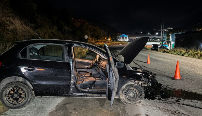 Un conductor alcoholizado chocó contra postes de cemento en la Avenida Yrigoyen