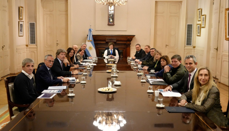Milei realizó una reunión de gabinete ampliada con funcionarios de Argentina y Chile