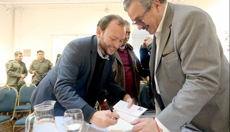 Presentación del libro "Malvinas, testimonios de veteranos de guerra, política exterior Argentina y viajes las islas"