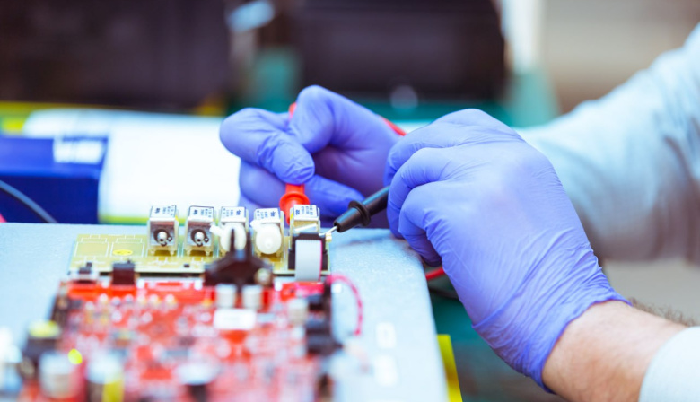 Man: "Estamos trabajando con nuestro equipo y con el sector productivo para evaluar el alcance del nuevo decreto"