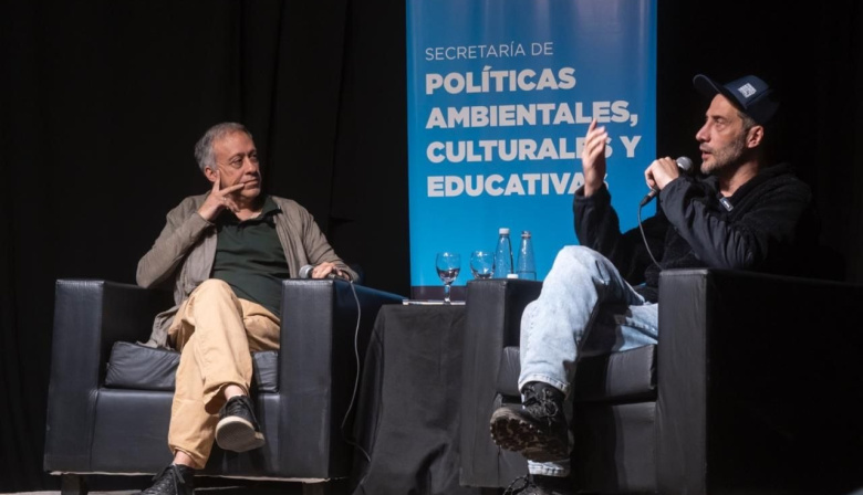 A sala llena se llevó a cabo la entrevista abierta a Luciano Cáceres