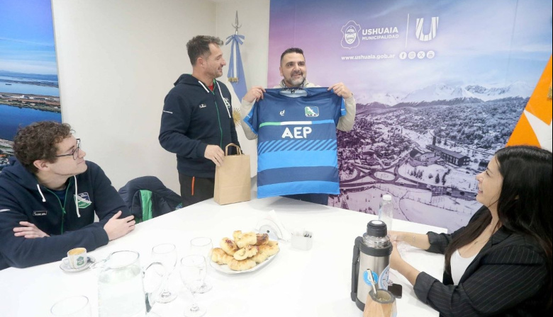 Vuoto recibió a jugadoras y dirigentes del club AEP