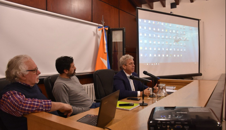 El juez Löffler brindó una charla sobre la provincialización y el concepto de provincia archipelágica