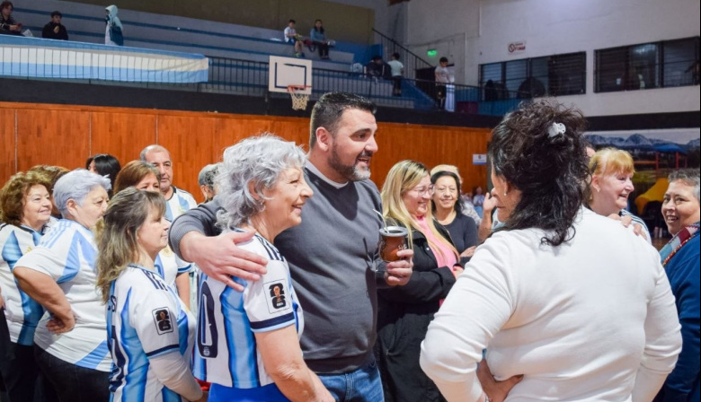 Vuoto compartió una jornada de encuentro, recreación y actividad física con adultos mayores