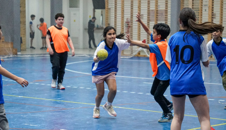 El mini handball se hizo presente en el gimansio María Auxiliadora
