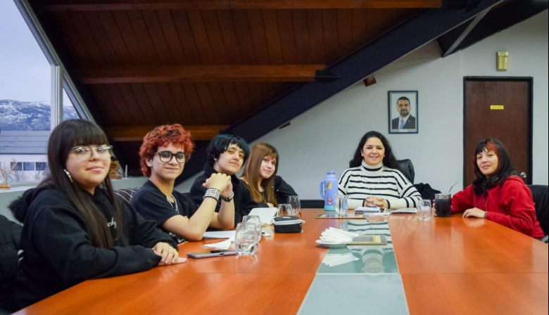 Garay recibió a estudiantes del Polivalente de Arte para trabajar propuesta sobre Seguridad Vial