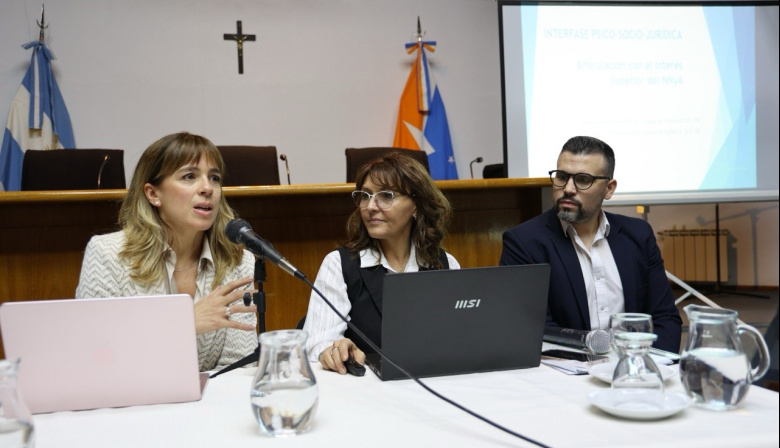 Presentaron una app para mejorar la comunicación entre padres, niñas, niños y adolescentes