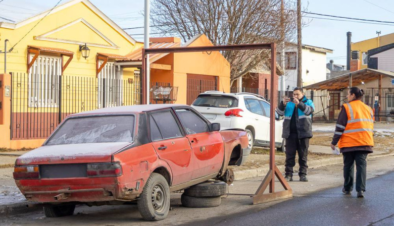 Inspectores recorren talleres en Río Grande para fortalecer el saneamiento urbano