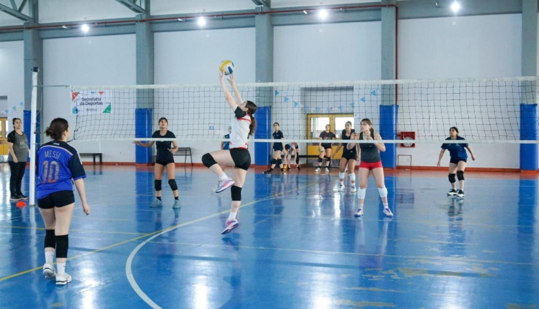 El vóley femenino fueguino continúa su preparación para los Juego de la Araucanía 2026