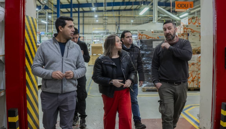 El Gobierno recorrió junto a trabajadores de Aires del Sur la planta que se prepara para retomar la producción