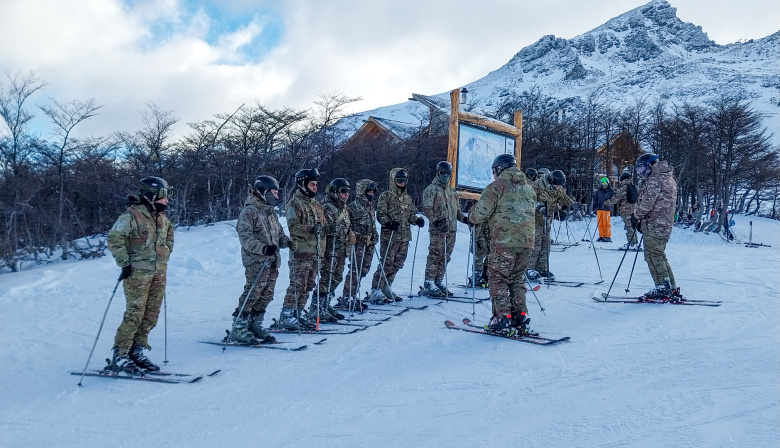 Efectivos del Batallón de Infantería de Marina N° 4 se adiestran en técnicas de baja montaña