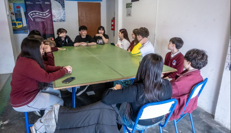 El Municipio acompaña la organización del centro de estudiantes del Colegio Julio Verne