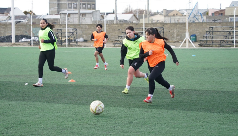 El seleccionado femenino de fútbol continúa sus preparación para los Juegos de la Araucanía