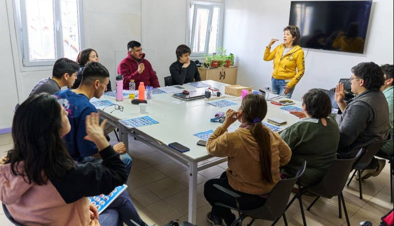 La Municipalidad capacita al personal del CEPLA en lenguas de señas