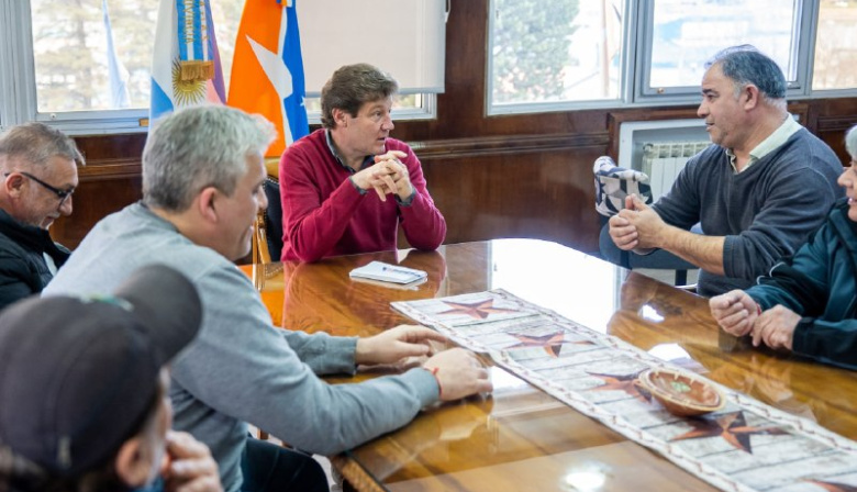 Melella recibió a taxistas de Ushuaia para evaluar acompañamientos al sector