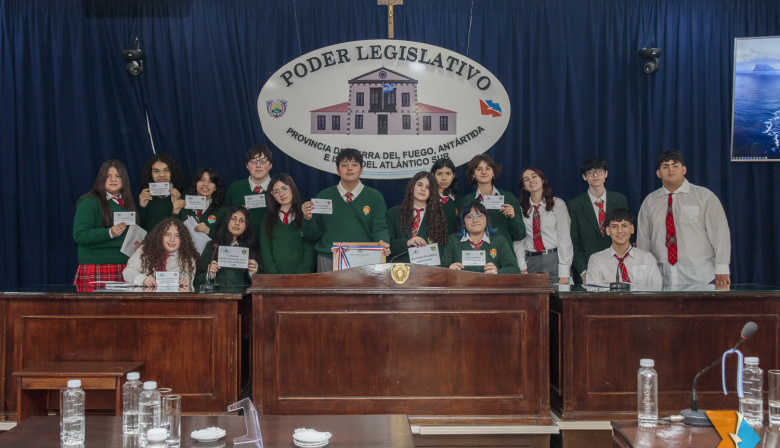 Alumnos y alumnas del CIEU simularon una sesión especial