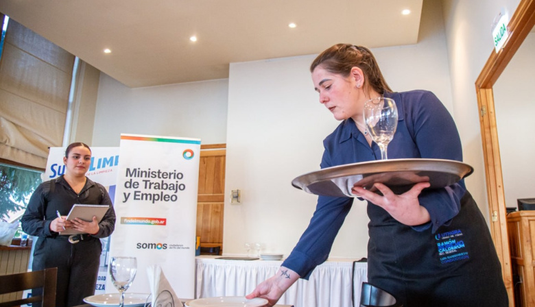 Inician las pre inscripciones para los cursos de mozos, camareras; mucamas y mucamos