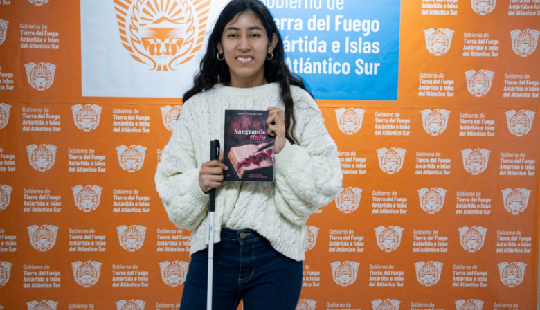 Rocío Duré presenta su primer libro "Sangrando Tinta"
