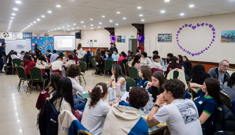 Un centenar de estudiantes fueguinos culminaron el desafío productivo y financiero