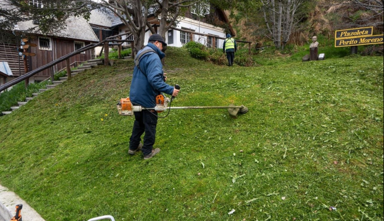 El Municipio lleva adelante tareas de mantenimiento en espacios verdes de la ciudad