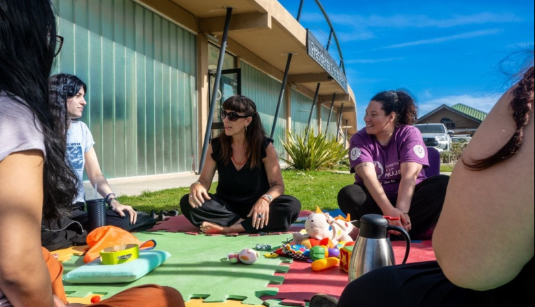 La Casa de la Mujer realizó una charla sobre berrinches y desarrollo emocional en las infancias