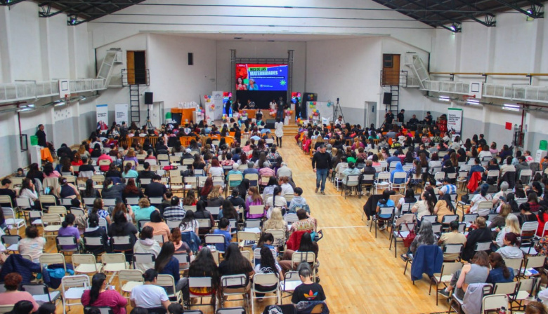 Tolhuin vivió una tarde de encuentro con el Bingo por el Mes de las Maternidades
