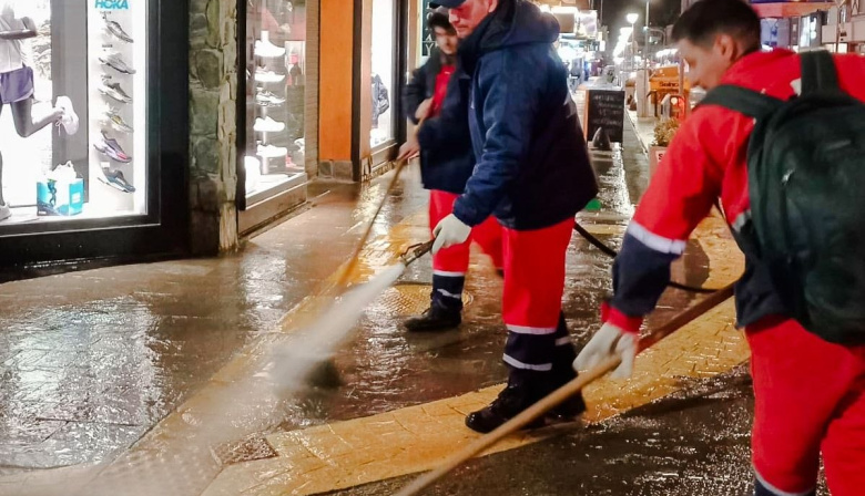 La Municipalidad realiza tareas de limpieza y lavado en las principales arterias de la ciudad