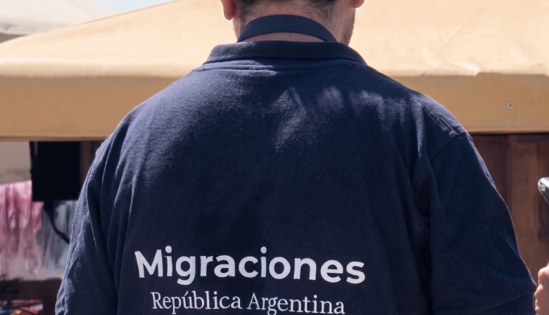 Migraciones finalmente confirmó que Flavio Bolsonaro salió por Argentina