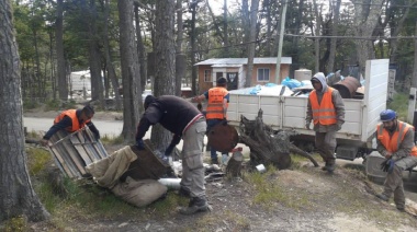 El Municipio realizó una jornada de limpieza integral en el barrio Dos Banderas