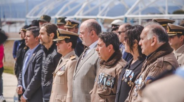 La Secretaría de Malvinas participó del cambio de pabellón en la Plaza Malvinas