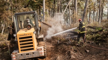 Brigadistas continúan sofocando el fuego en Tolhuin