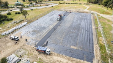 Gobierno realizó los trabajos de asfalto para la cancha de césped sintético en Ushuaia