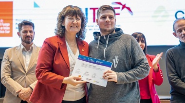 Jóvenes que se formaron en el programa T.Tec recibieron sus certificados