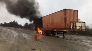 Principio de incendio de un semiremolque sobre la ruta 3