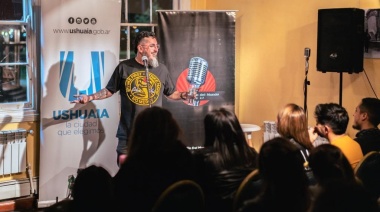 La Municipalidad realizó la ultima función del ciclo de stand up "Entre Risas"