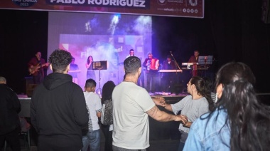Gran participación vecinal y de turistas durante la Fiesta Nacional de "La noche Más Larga"