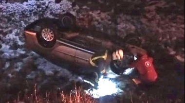 Dos vuelcos ocurrieron en la ruta 3 por el estado resbaladizo de la calzada