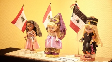 La Municipalidad junto a ADECU inauguraron la muestra "Muñecas del Mundo"