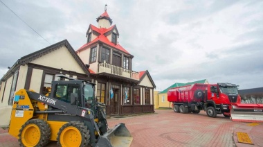 El Municipio inauguró la exposición histórica de Vialidad Nacional "Se hace camino al andar"