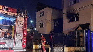 Ushuaia: Bomberos Voluntarios rescataron a una persona y un perro de un incendio