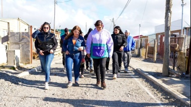 Castillo y Fernanda Miño, recorrieron obras en barrios populares de Ushuaia y Río Grande