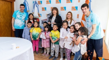 El trabajo de estudiantes, sus familias y equipos docentes “es para sentirnos orgullosos” dijo Mónica Urquiza