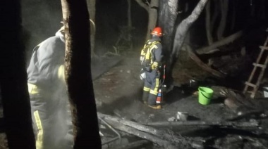 Se produjo un incendio de interfase en el barrio Las Raíces