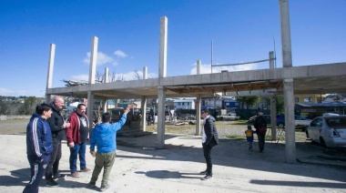 El IMD entregó material deportivo al Centro de Residentes Bolivianos
