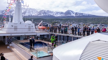 El Atlas World Voyager celebró su bautismo en Ushuaia