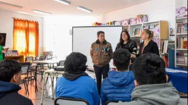 La Municipalidad reconoce el compromiso de alumnos y docentes del Colegio Sábato con la causa Malvinas