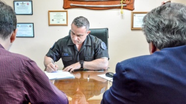La Municipalidad suscribió el decreto de entrega de terrenos apa el personal de la Policía Federal